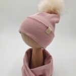 Czapka z pomponem waniliowym z kominem prążkowana dla dziewczynki pastelowy róż