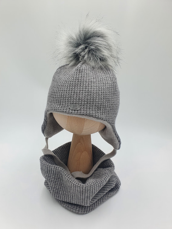 Czapka wiązana dziecięca z szarym pomponem i komin zimowy szary