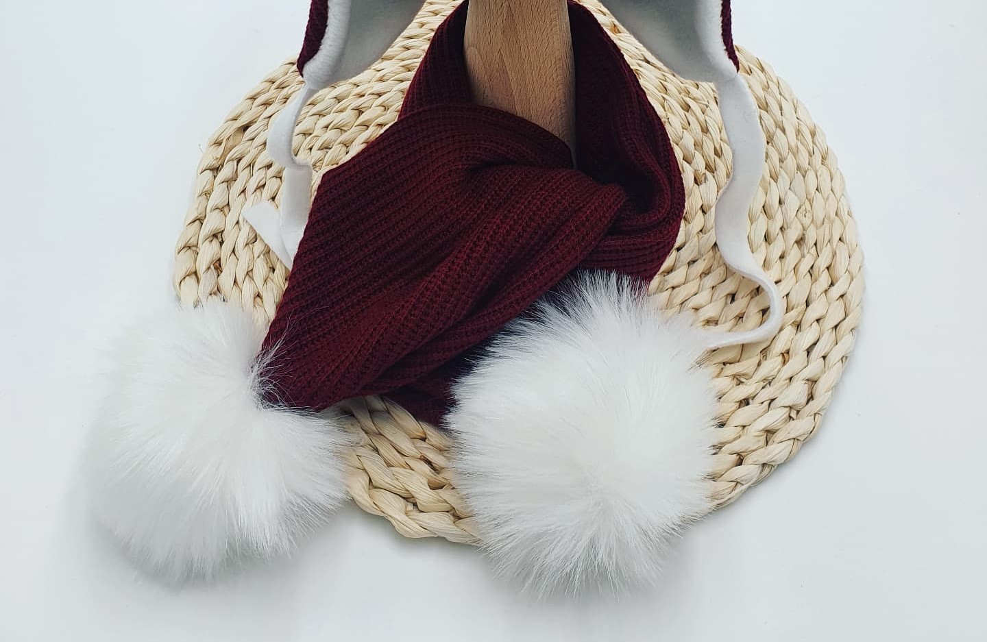 Szalik zimowy dziecięcy z pomponami białymi