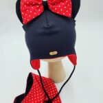 Czapka dziecięca wiązana z kokardą myszka