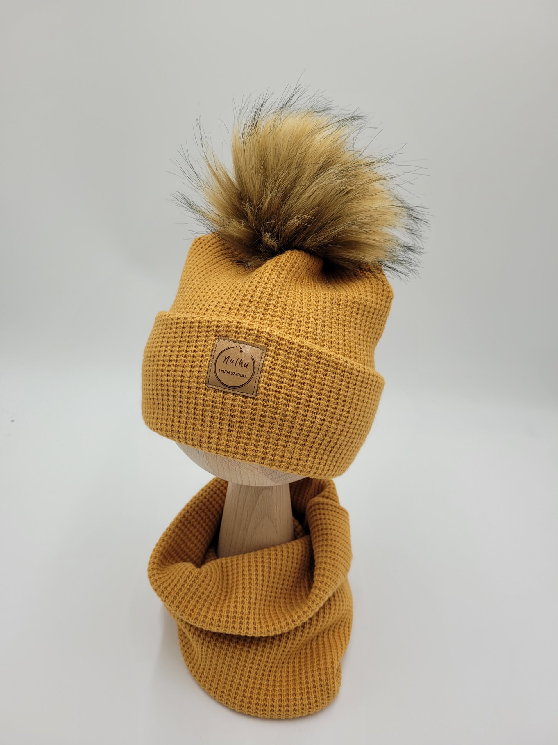 Czapka z pomponem i komin zimowy kolor musztarda