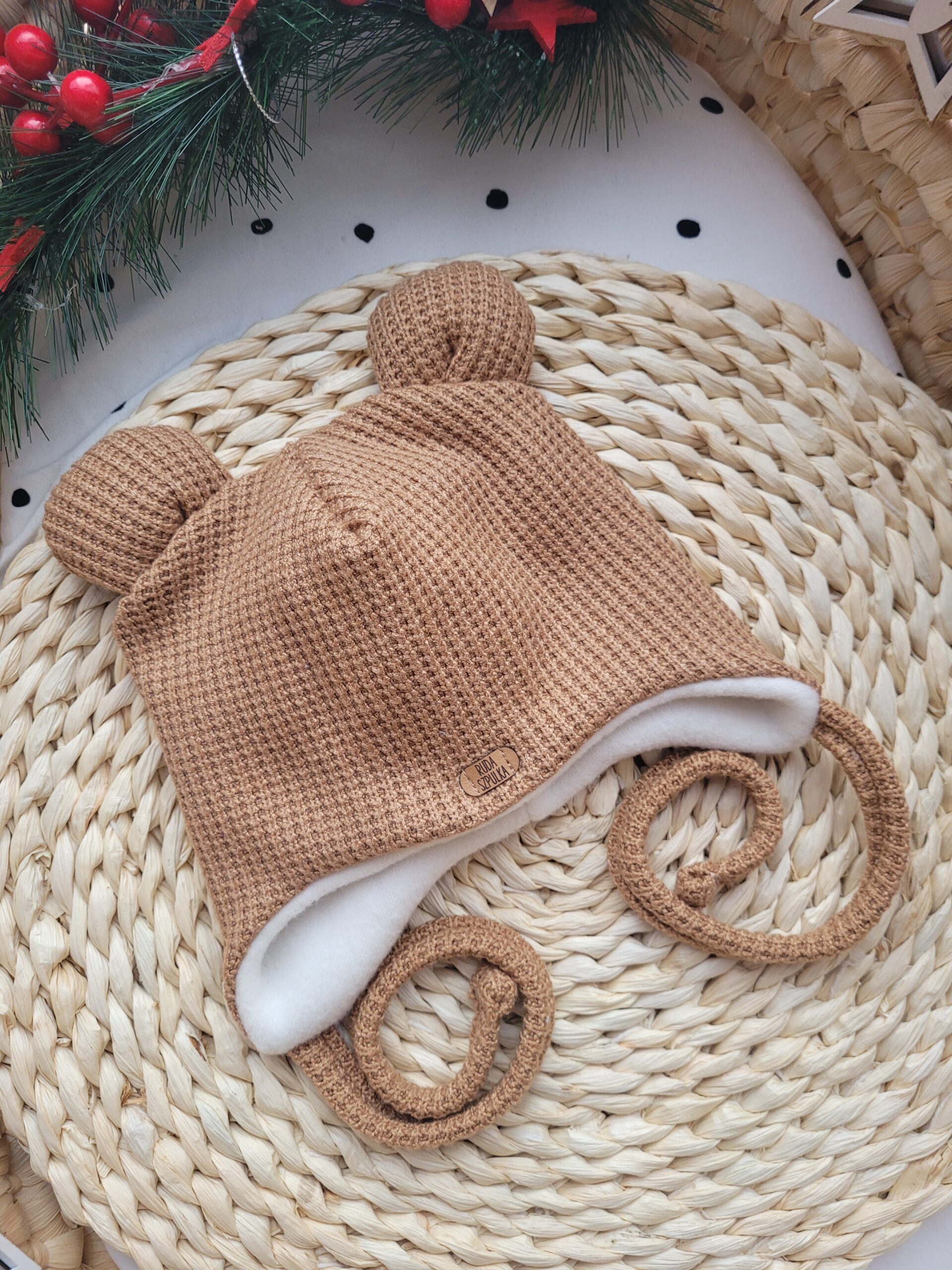 Czapka zimowa wiązana z misiowymi uszkami karmel
