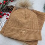 Komplet zimowy karmel z pomponem jasny beż palony