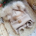 Komplet zimowy wiązany beżowy z pomponami jasny beż palony