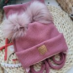 Komplet zimowy wiązany róż wrzosowy z pomponami różowymi