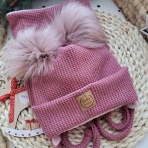 Komplet zimowy wiązany róż wrzosowy z pomponami różowymi