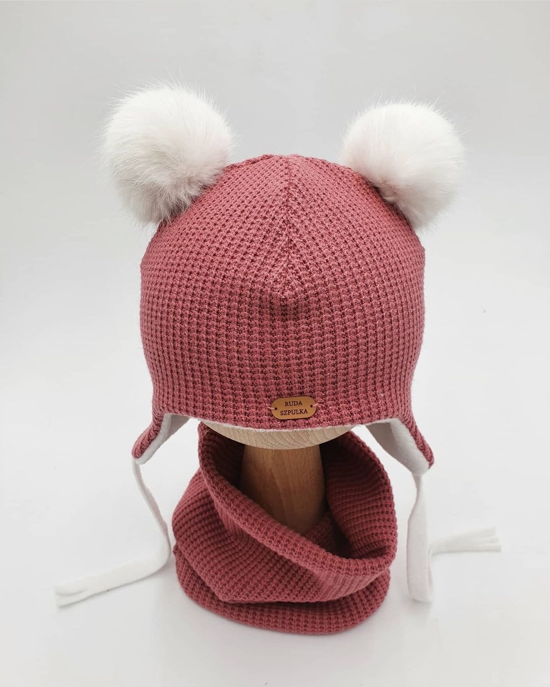 Czapka zimowa dziecięca wiązana i komin pompon biały