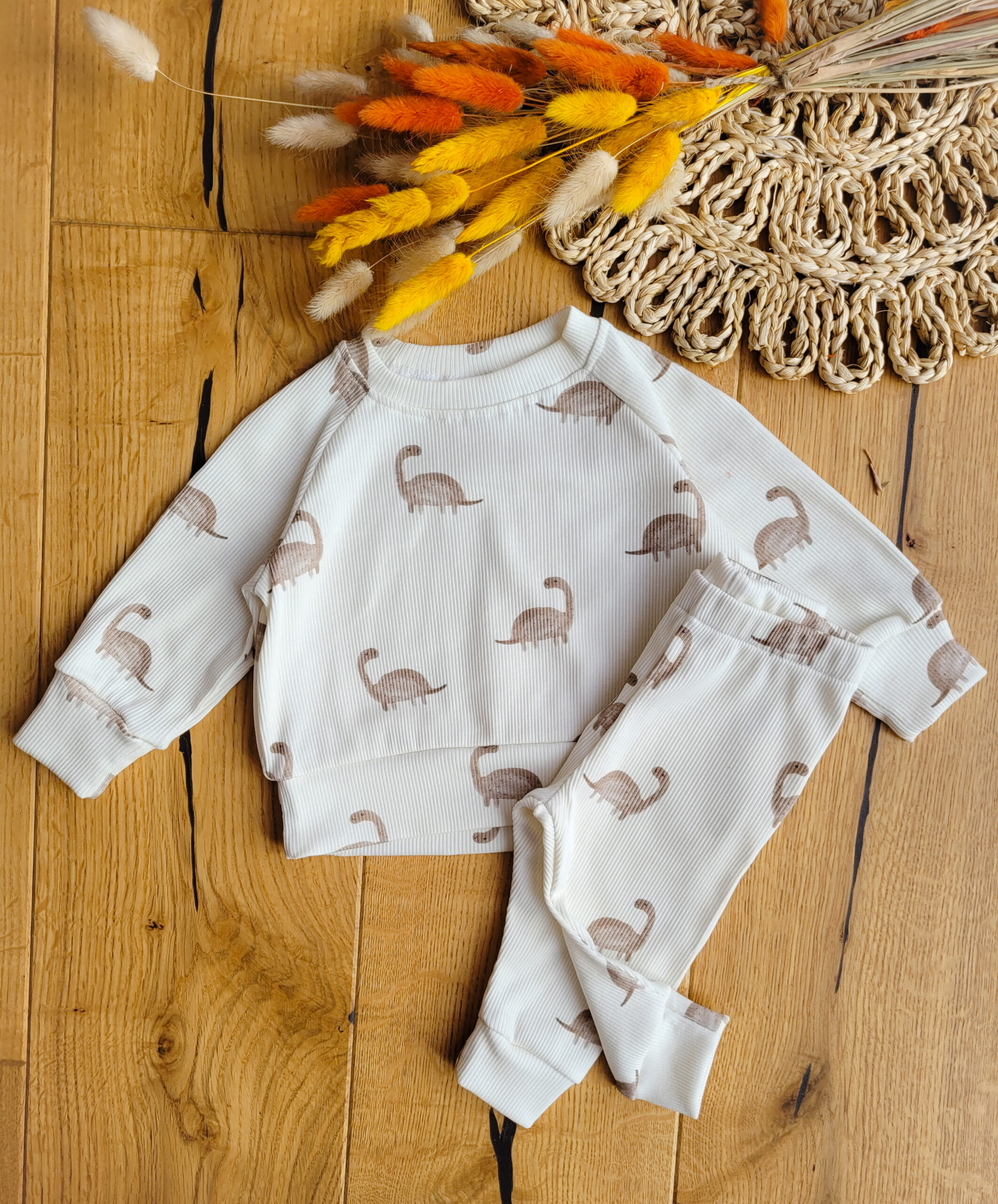 Komplet dziecięcy bluza i leggnsy prążkowane w dinozaury