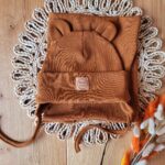 Czapka prążkowana z uszkami i wiązaniem cynamon