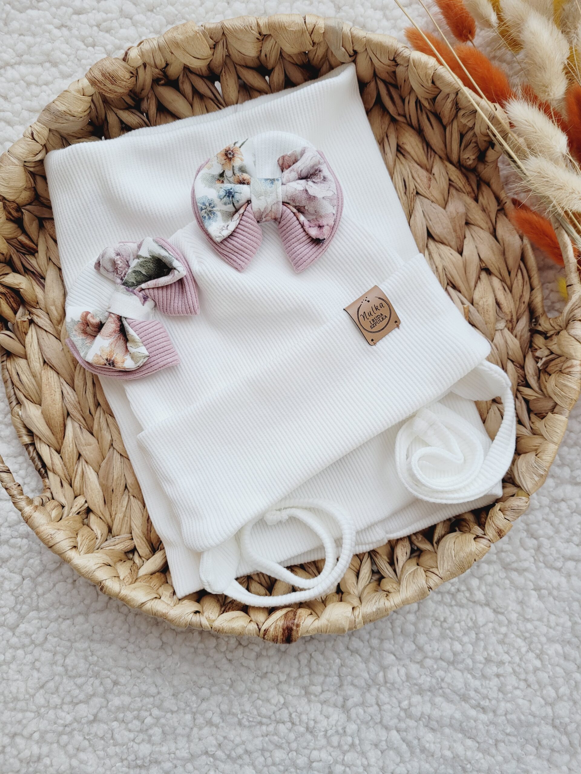 Komplet wiązany dla dziewczynki z kokardkami Purple garden ecru