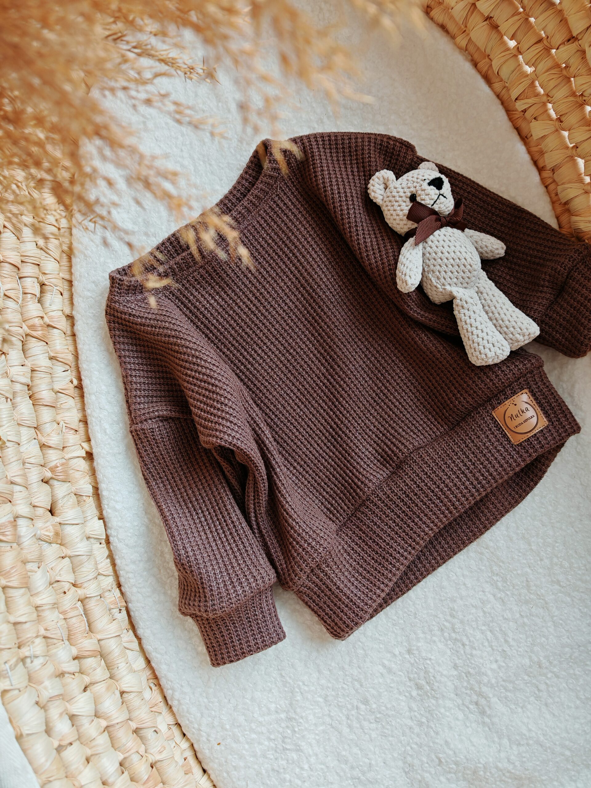 Sweterek dla dziecka over cappucino