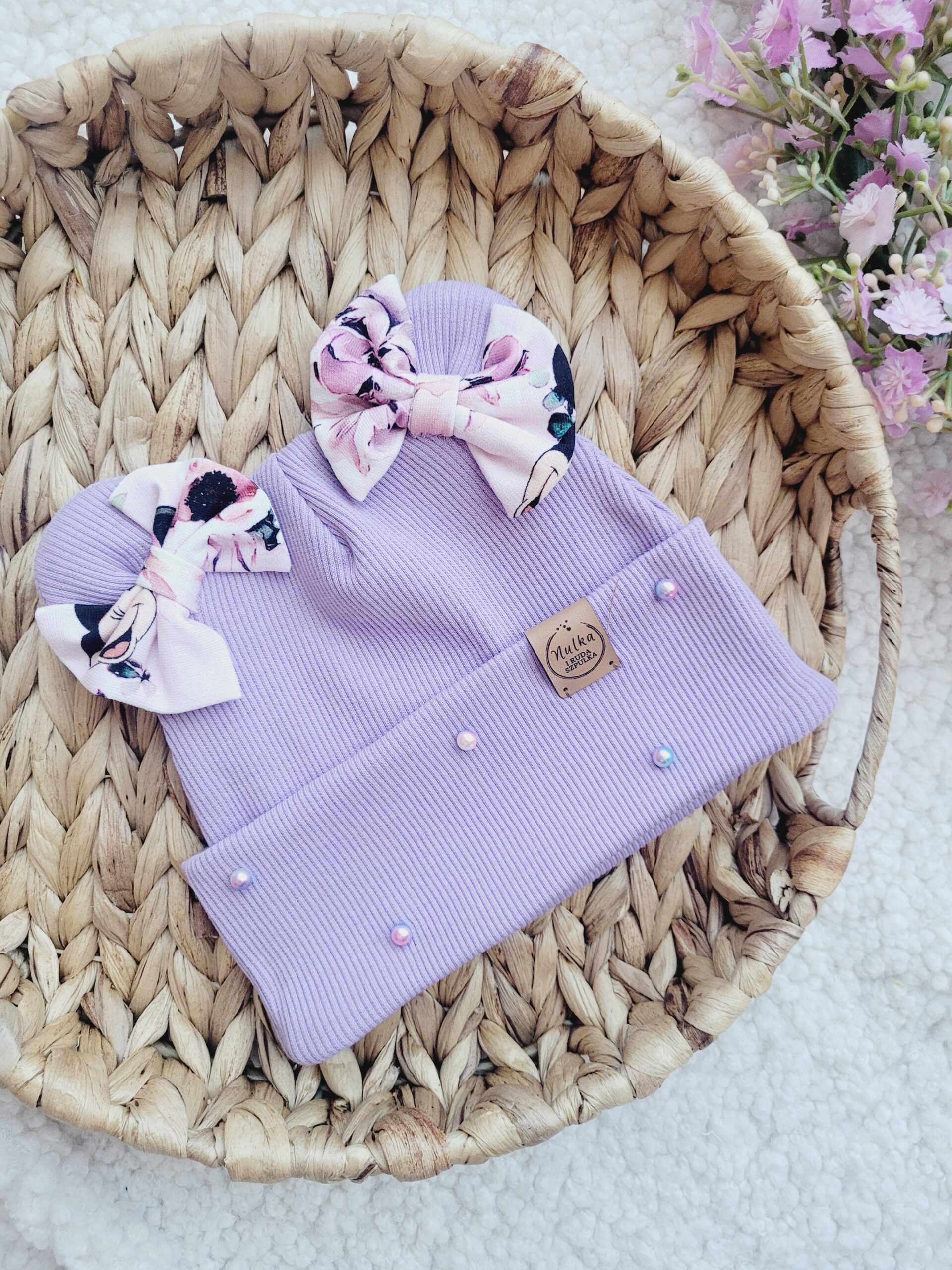 Czapka dla dziewczynki z kokardkami Minnie perełki lawenda