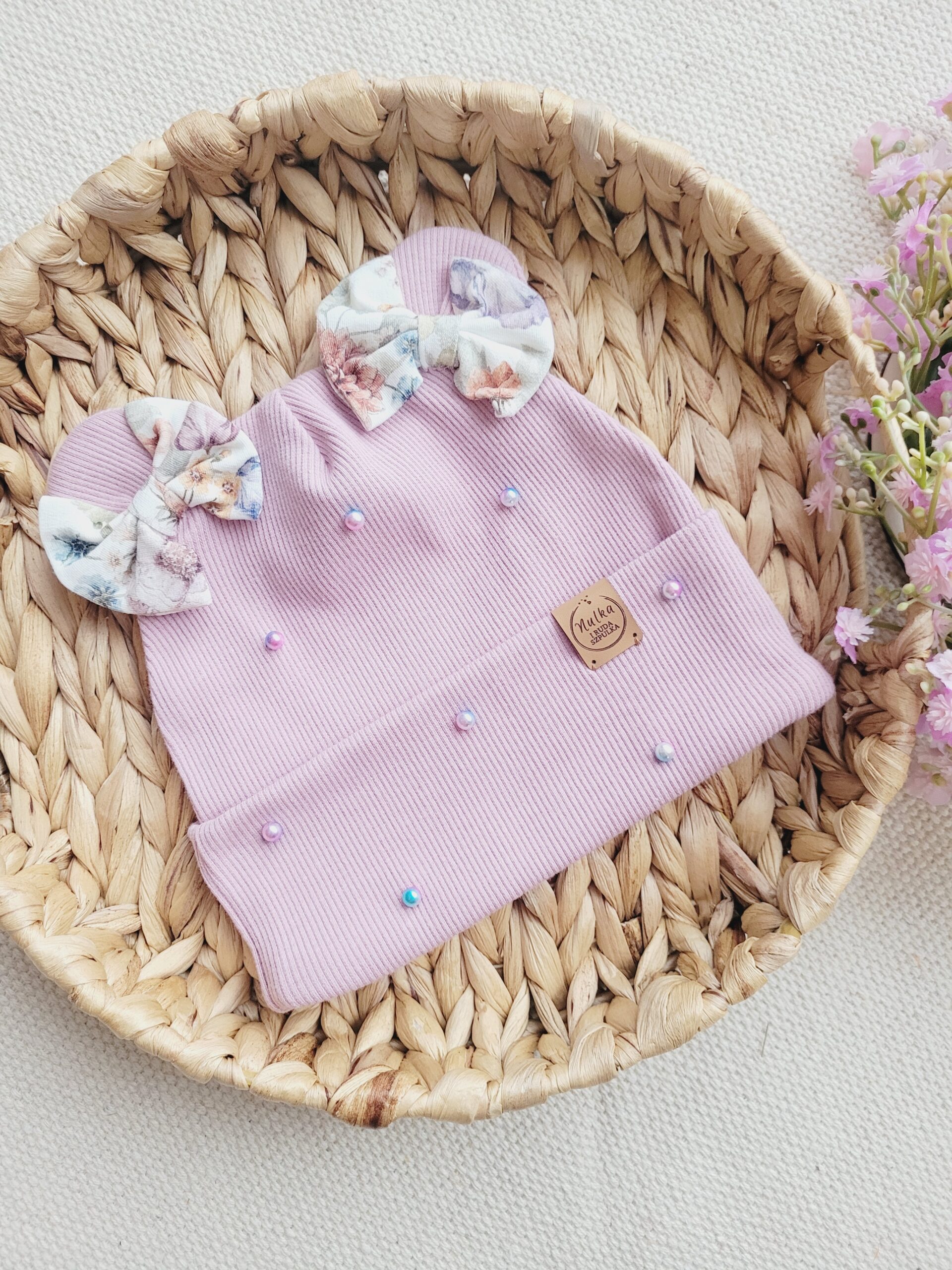 Czapka dla dziewczynki z kokardkami Purple Garden perełki pastelowy róż