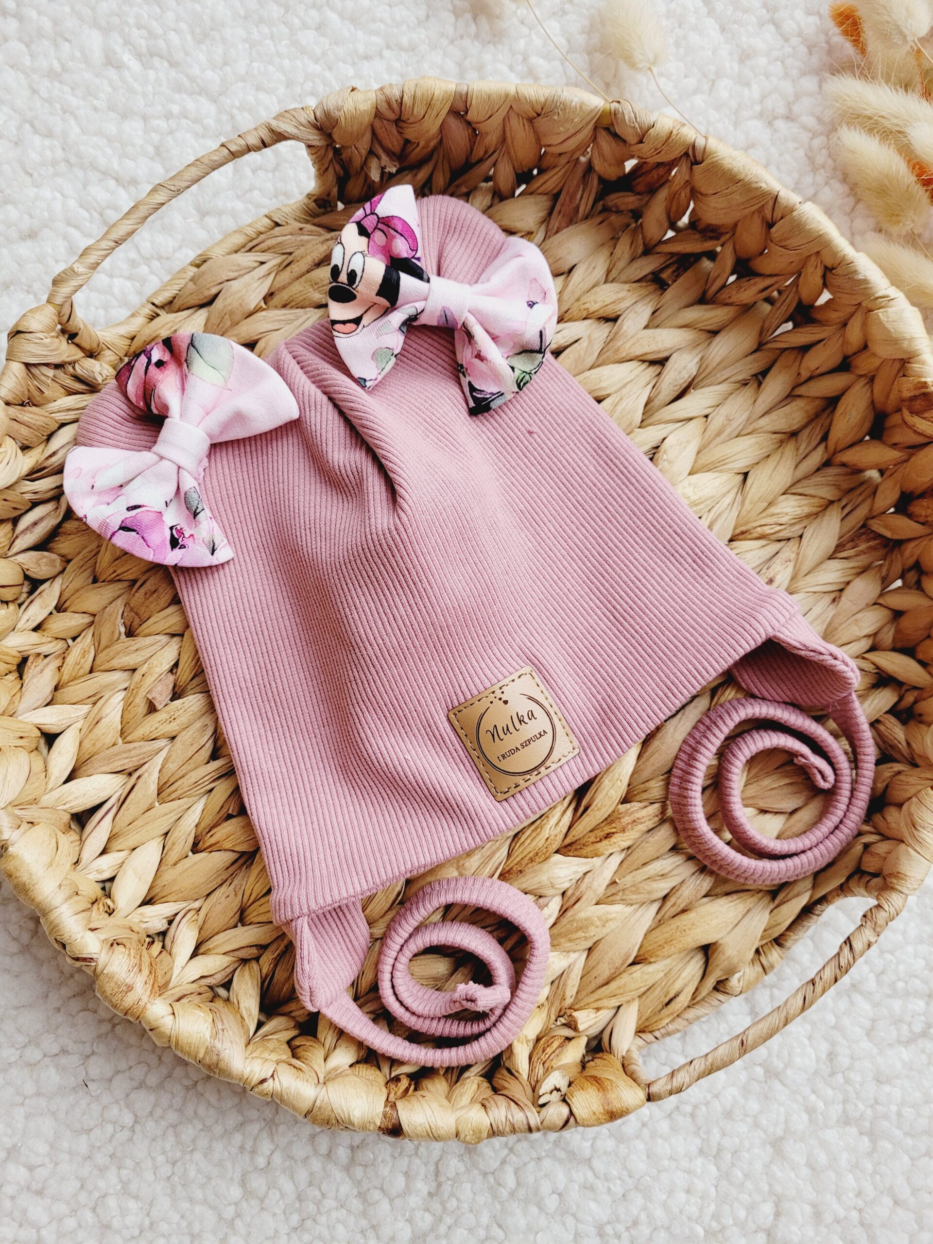 Czapka wiązana dla dziewczynki z kokardkami Minnie brudny róż