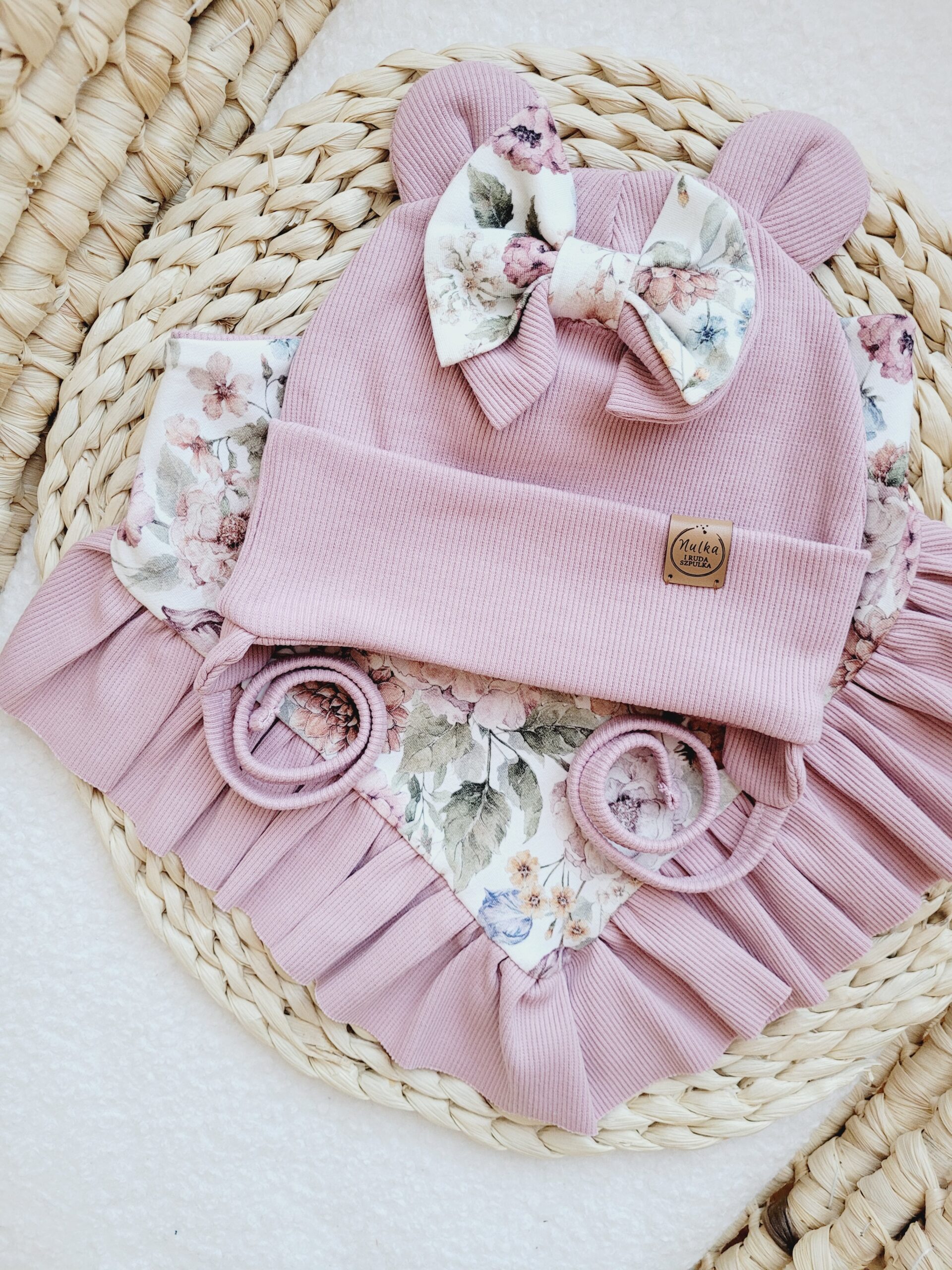 Komplet wiązany dla dziewczynki z kokardą Purple garden pastelowy róż