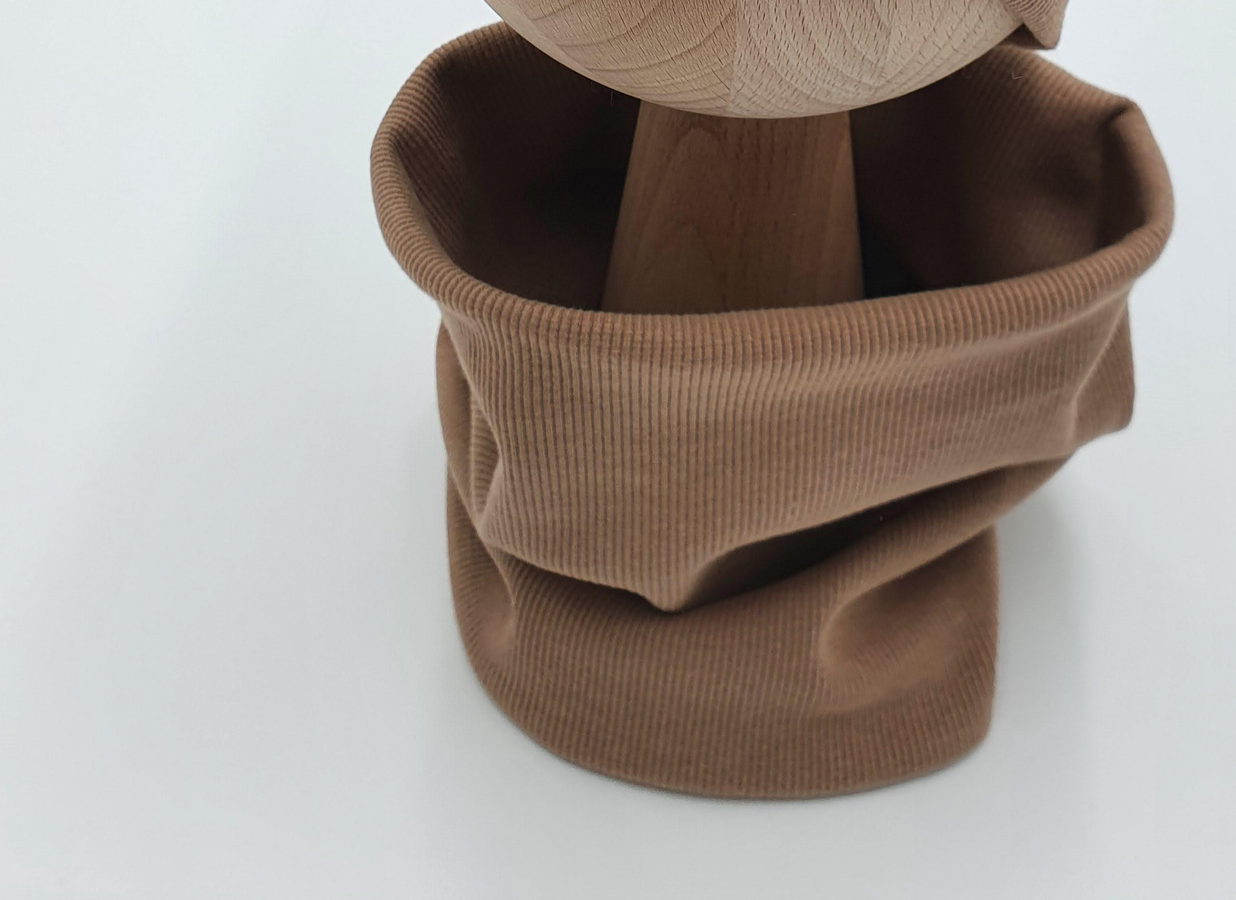 Komin prążkowany ciemny beż