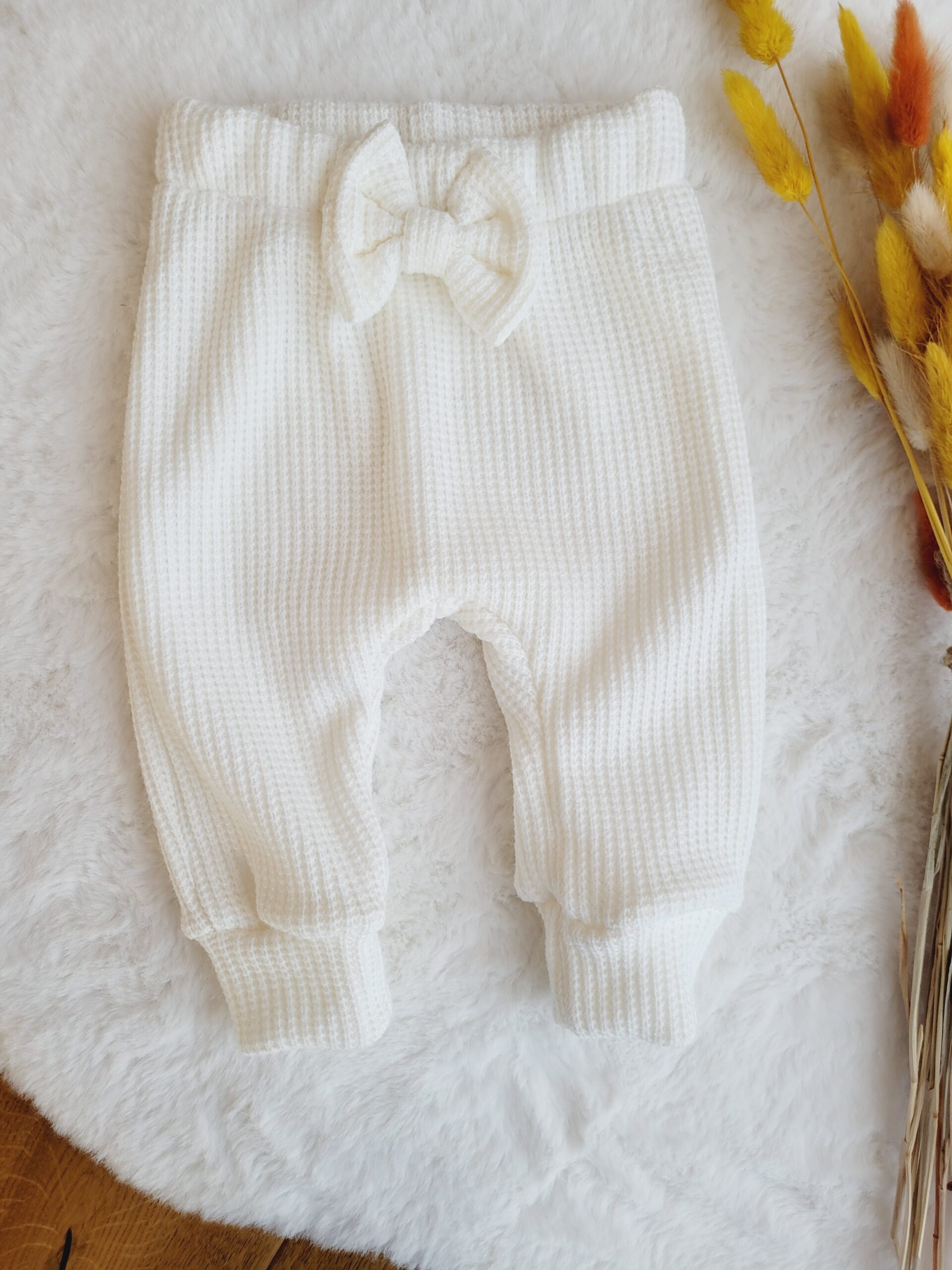 Spodnie dziecięce z kokardką ecru