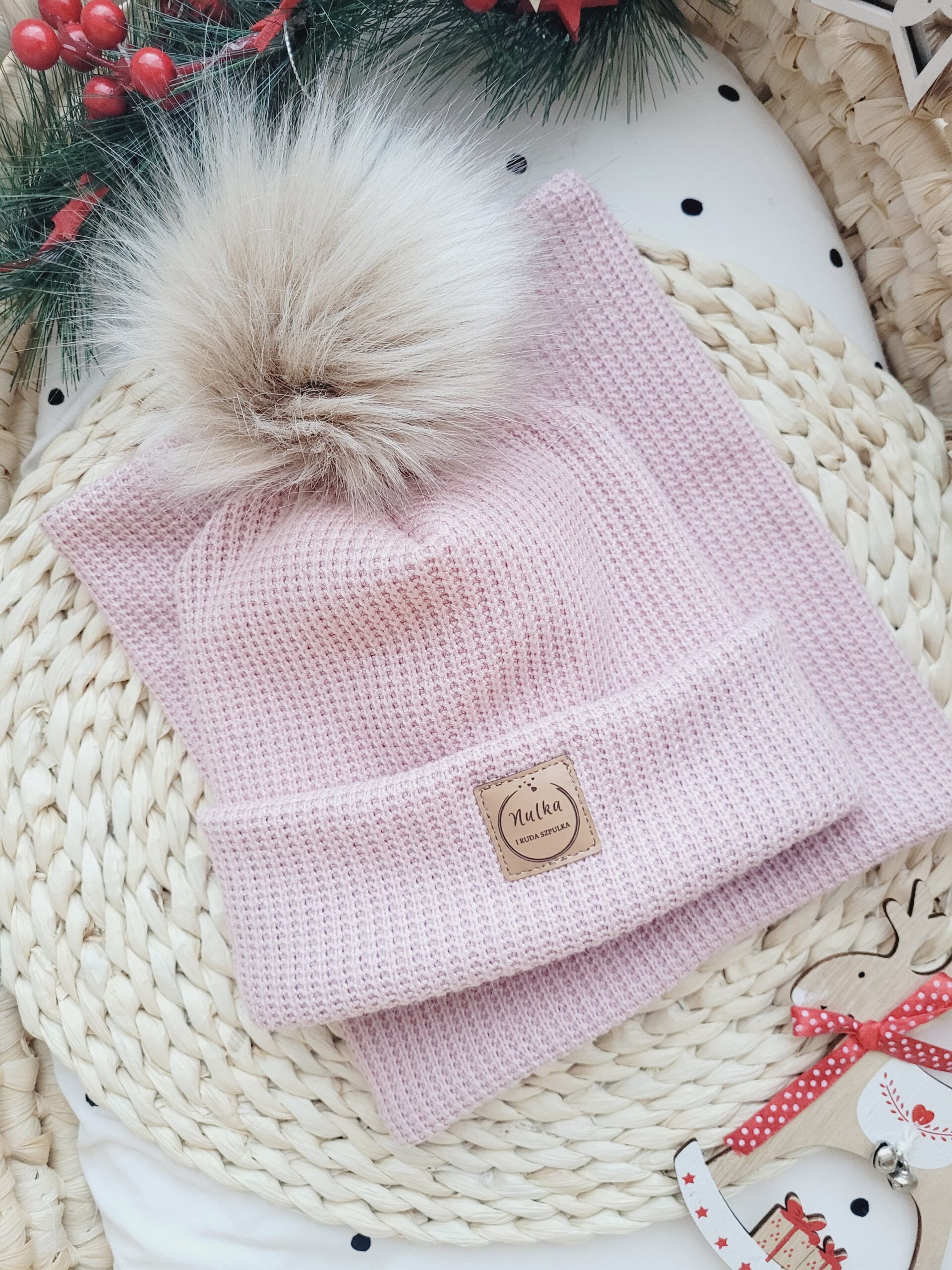 Komplet zimowy pastelowy róż z pomponem beż palony jasny