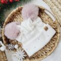 Czapka zimowa dla dziewczybki z perełkami ecru pompony róż pastelowy