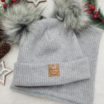 Komplet zimowy szary melanż jasny z szarymi pomponami