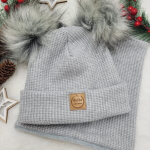 Komplet zimowy szary melanż jasny z szarymi pomponami