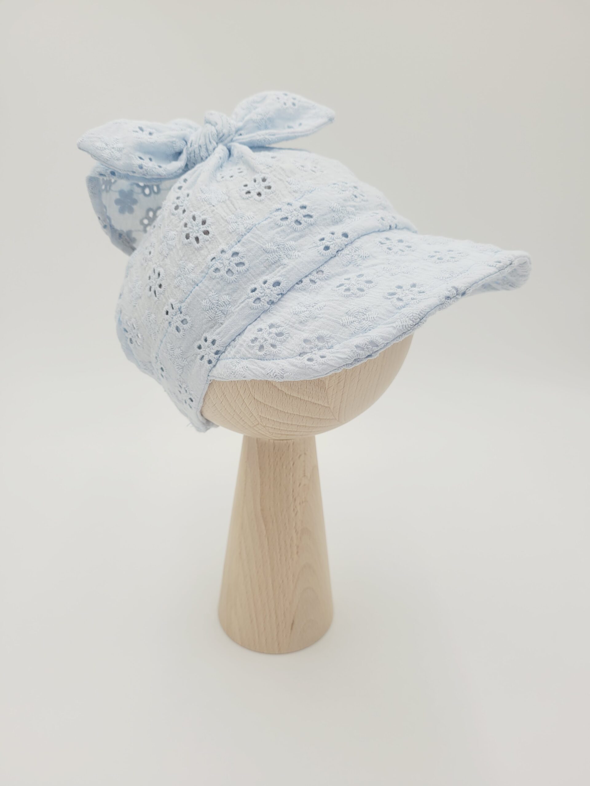 Chustka z daszkiem z kokardką błękit