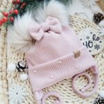 Czapka zimowa dla dziewczynki róż pastelowy pompony beż palony jasny