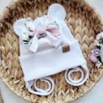 Czapka dla dziewczynki z koakrdą Bukiety różane biel