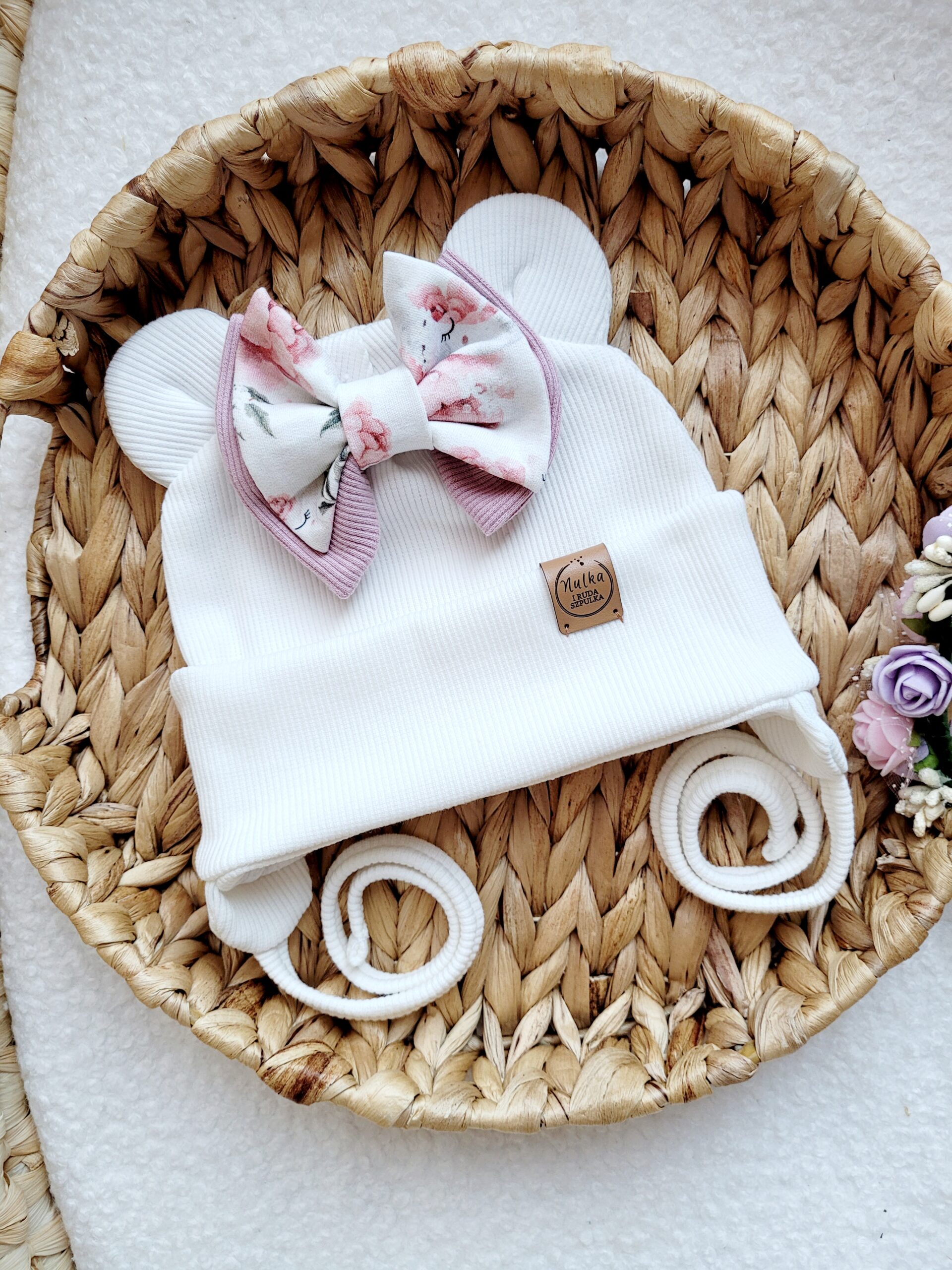 Czapka wiązana dla dziewczynki Peony ecru