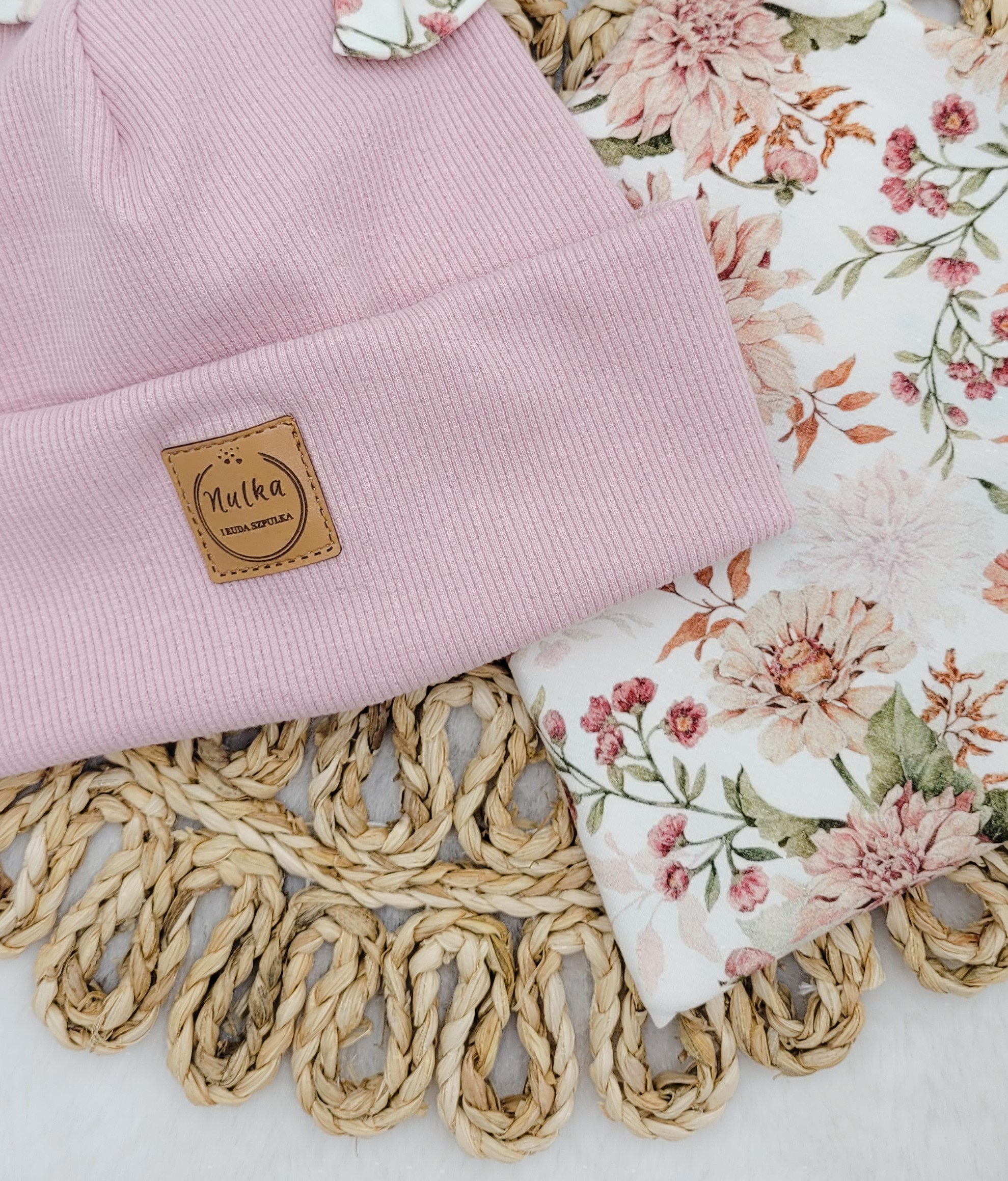 Róż pastelowy Dalie