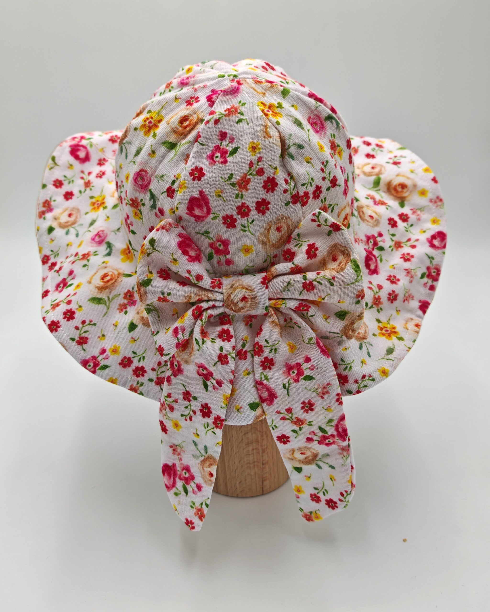 Kapelusz dla dziewczynki muślinowy Kolorowe Kwiaty