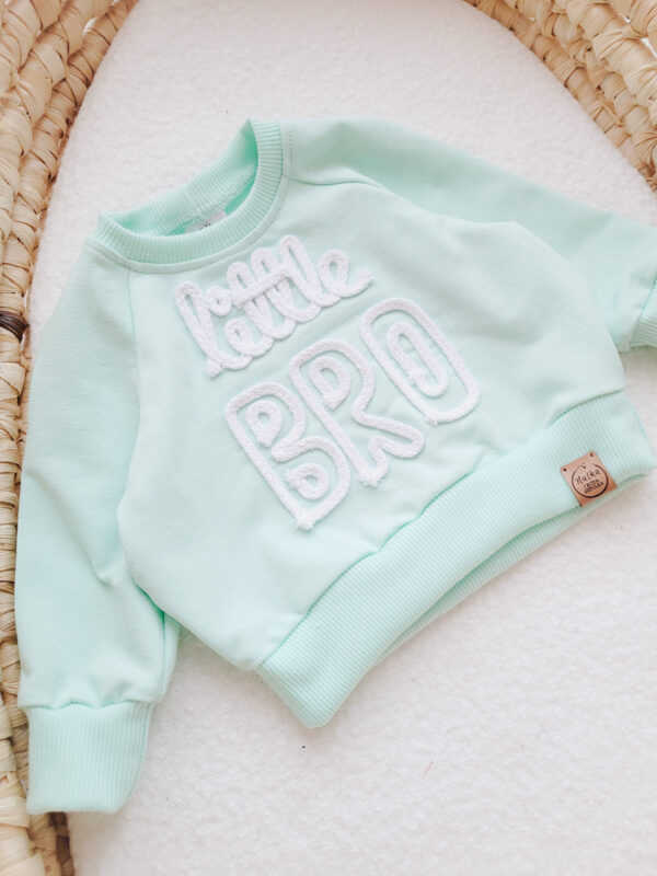 Bluza-dla-chlopca-z-napisem-little-bro-mieta-scaled-1.jpg