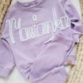 Bluza-z-napisem-Marianka-lawenda-scaled-1.jpg
