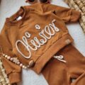 Bluza-z-napisem-Oliwier-cynamon-scaled-1.jpg
