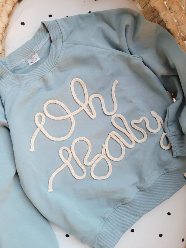 Bluza-z-napisem-oh-baby-brudny-niebieski-scaled-1.jpg