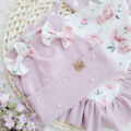 Czapka-dla-dziewczynki-z-kokardkami-i-perelkami-chusta-z-falbanka-pastelowy-roz-Peony-scaled-1.jpg