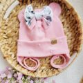Czapka-dla-dziewczynki-z-perelkami-i-kokardka-Pastelowe-Roze-rozowa-scaled-1.jpg
