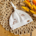 Czapka-niemowleca-prazkowana-z-supelkiem-w-dinozaury-scaled-1.jpg