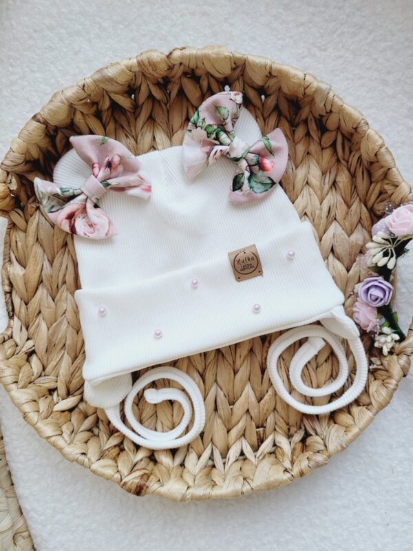 Czapka-wiazana-dla-dziewczynki-Malowane-roze-ecru-perelki-scaled-1.jpg Czapka-wiazana-dla-dziewczynki-Malowane-roze-ecru-perelki-scaled-1.jpg