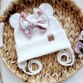 Czapka-wiazana-dla-dziewczynki-Peony-ecru-scaled-1.jpg