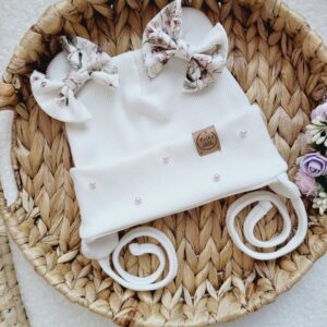 Czapka dla dziewczynki z uszkami i kokardkami Rosie