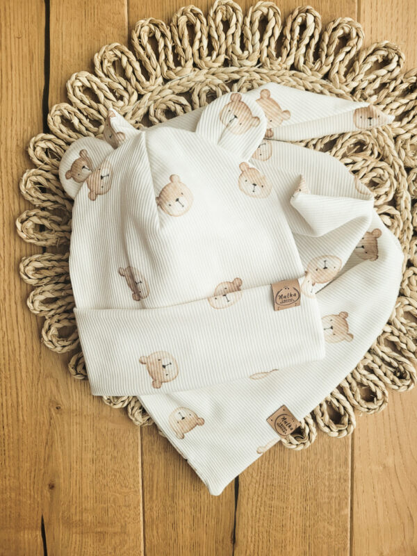 Czapka-z-uszkami-i-chusta-prazkowana-w-misie-scaled-1.jpg Czapka-z-uszkami-i-chusta-prazkowana-w-misie-scaled-1.jpg