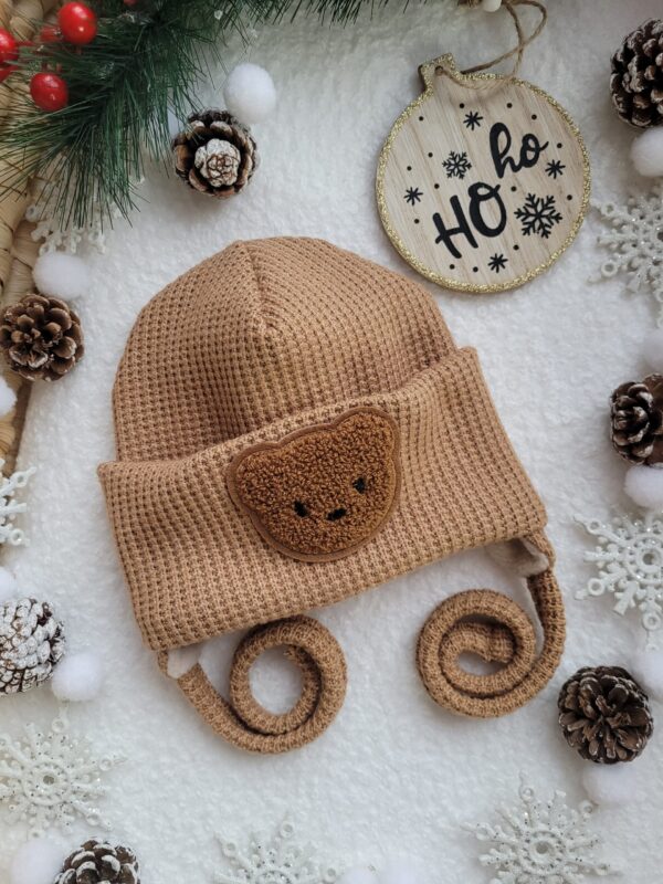 Czapka-zimowa-karmel-z-misiem-scaled-1.jpg Czapka-zimowa-karmel-z-misiem-scaled-1.jpg