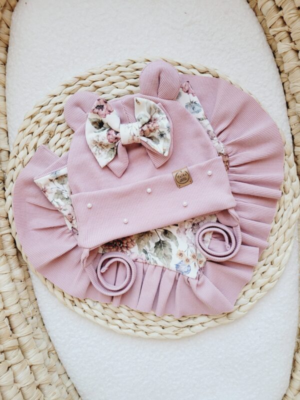 Komplet-dla-dziewczynki-z-kokardka-Purple-Garden-pastelowy-roz-scaled-1.jpg Komplet-dla-dziewczynki-z-kokardka-Purple-Garden-pastelowy-roz-scaled-1.jpg