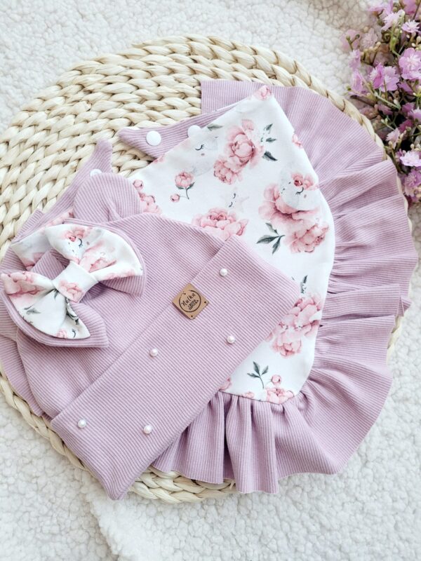 Komplet-dla-dziewczynki-z-perelkami-Peony-pastelowy-roz-scaled-1.jpg
