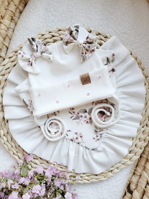 Komplet-wiazany-dla-dziewczynki-z-perelkami-Rosie-scaled-1.jpg Komplet-wiazany-dla-dziewczynki-z-perelkami-Rosie-scaled-1.jpg