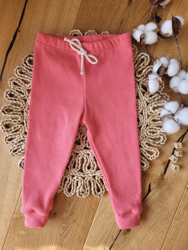 Legginsy-prazkowane-dzieciece-koralowe-2-scaled-1.jpg Legginsy-prazkowane-dzieciece-koralowe-2-scaled-1.jpg