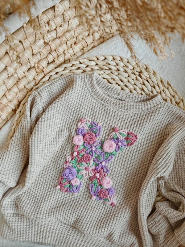 Sweterek-dla-dziewczynki-jasny-bez-K-scaled-1.jpg