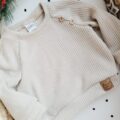 Sweterek-dzieciecy-z-guzikami-bezowy-scaled-1.jpg