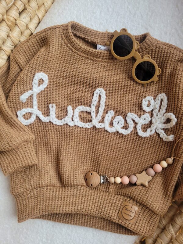 Sweterek-karmel-Ludwik-scaled-1.jpg Sweterek-karmel-Ludwik-scaled-1.jpg